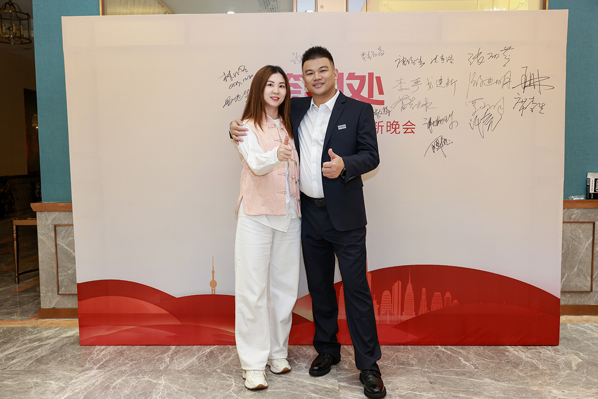 華商建設集團辭舊迎新晚會，攜手同行，再創(chuàng)輝煌